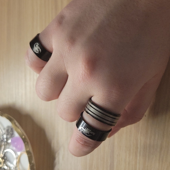 Three black metal rings - Picture 5 of 5